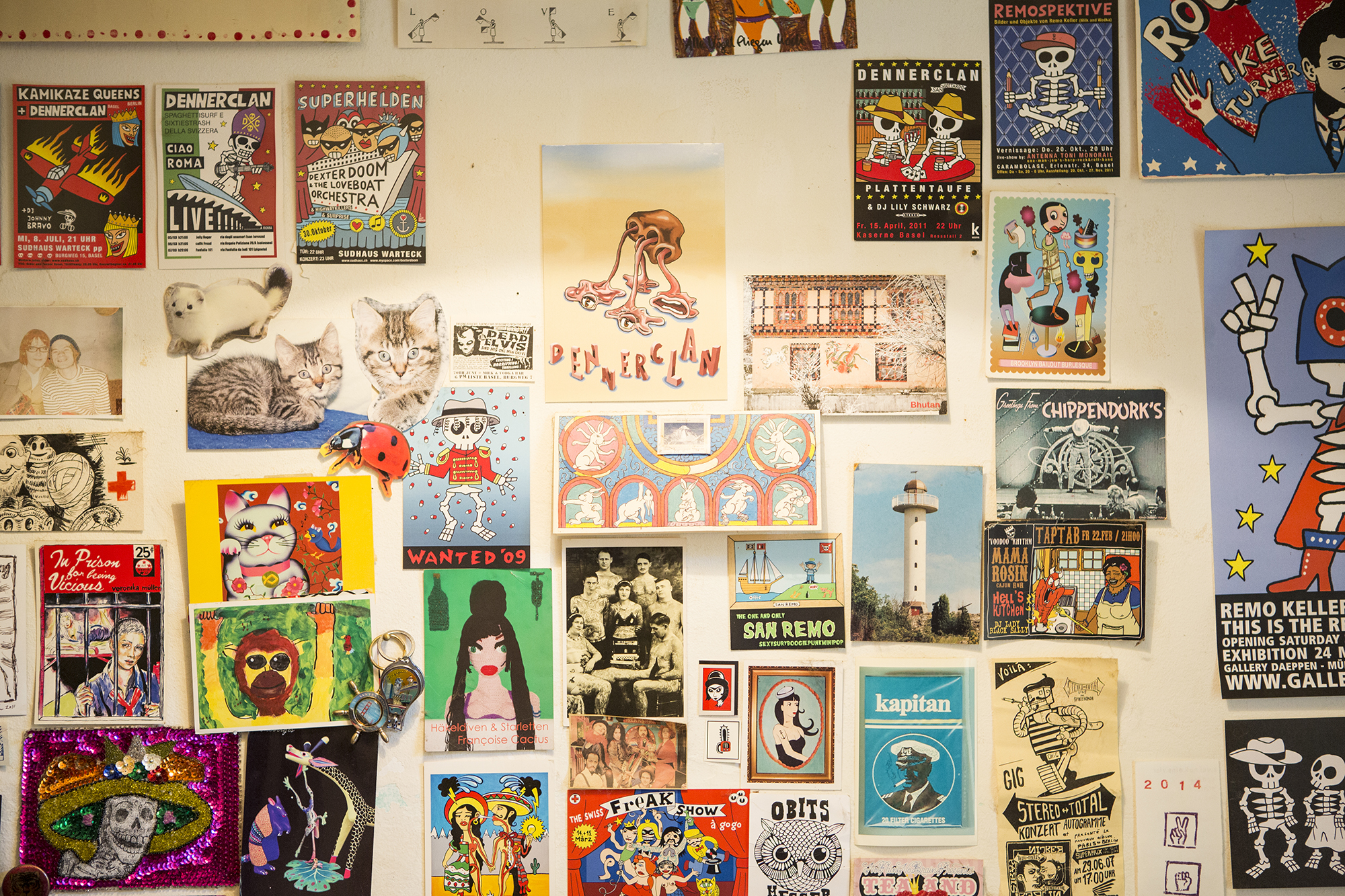 Eine Wand voller Plakate: In Remo Kellers Wohnung ist Kunst überall.