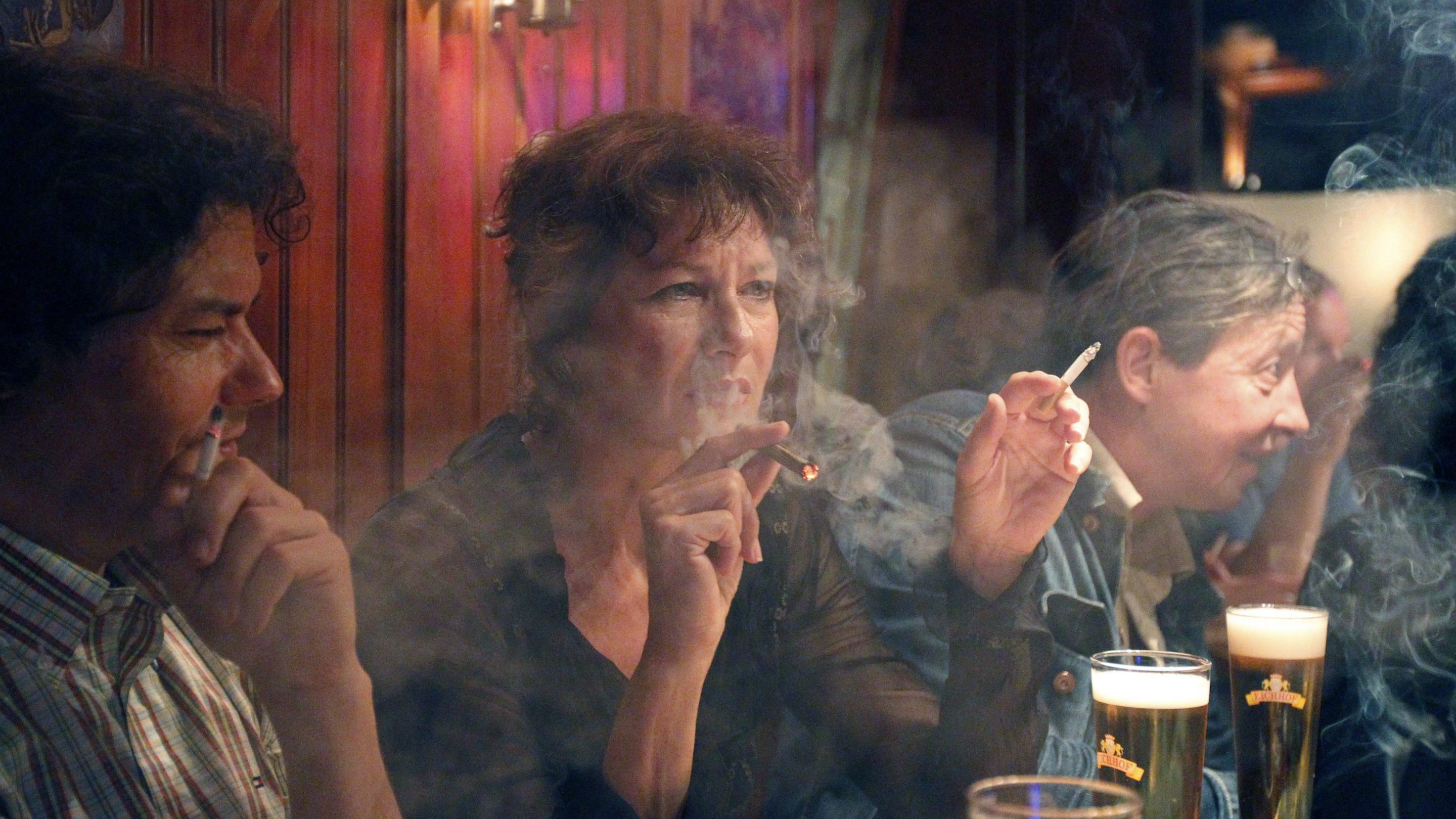 Включи курилку. Сцены курения в фильмах. Сцены курения в советских фильмах.