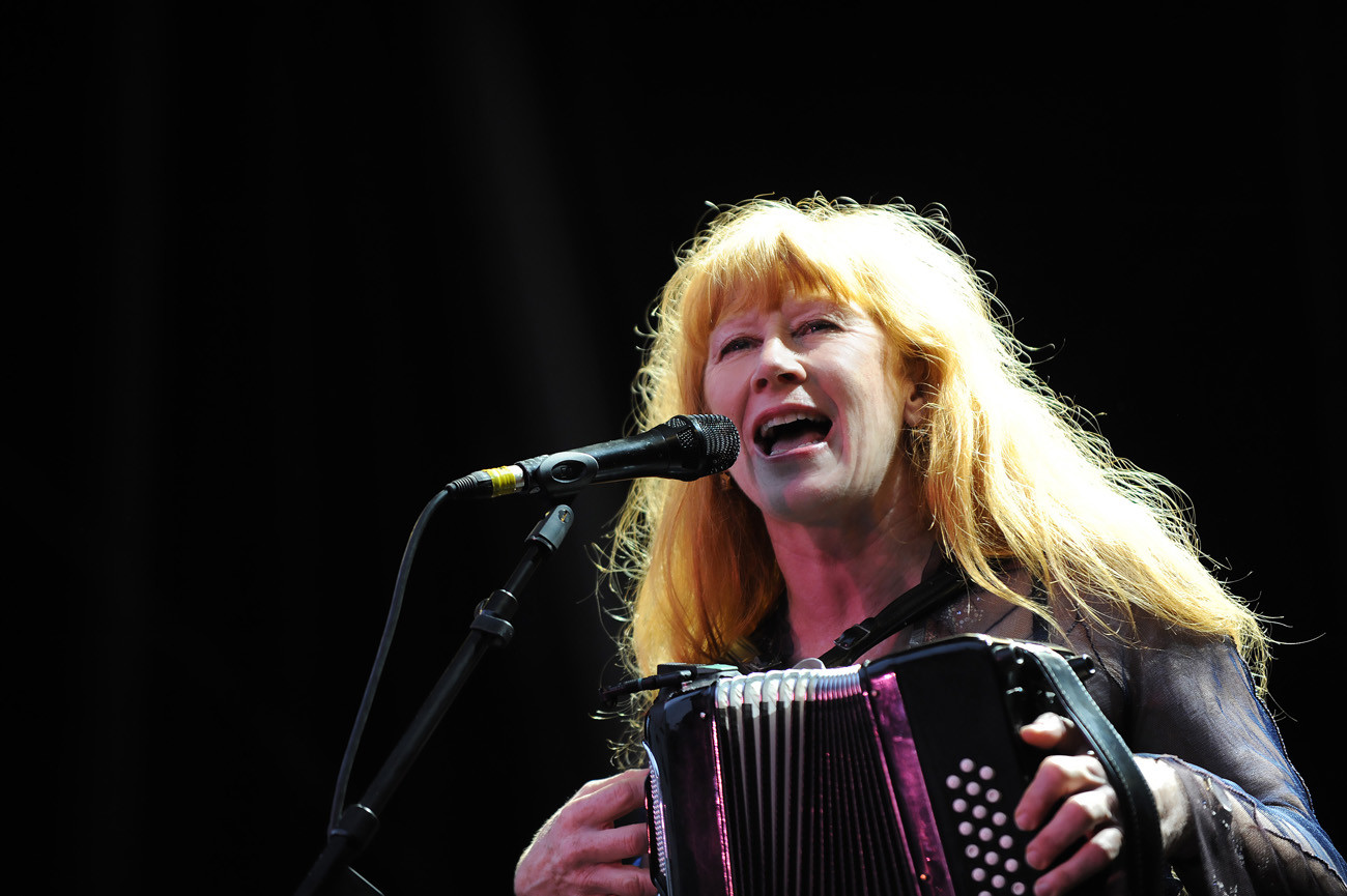 Лорина маккеннитт. Kecharitomene Лорина МАККЕННИТТ. Loreena MCKENNITT Greensleeves. Loreena MCKENNITT В молодости.