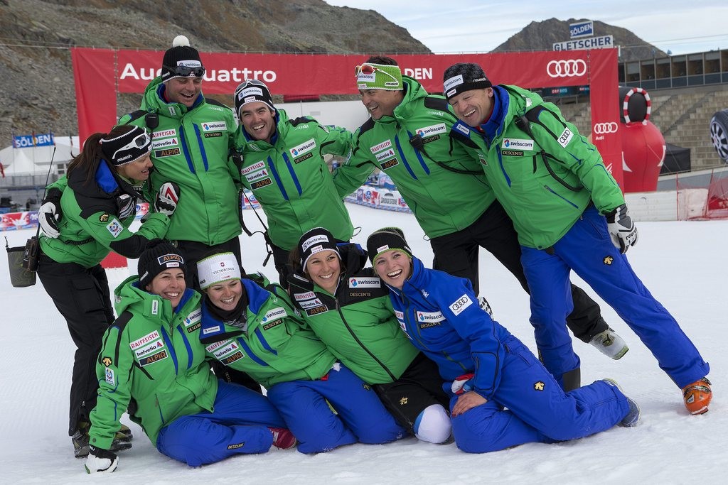 Ski forms. Итальянская сборная по горным лыжам. Сборная Швейцарии по горным лыжам. Костюм сборной по горным лыжам. Экипировка сборной Италии по горным лыжам.