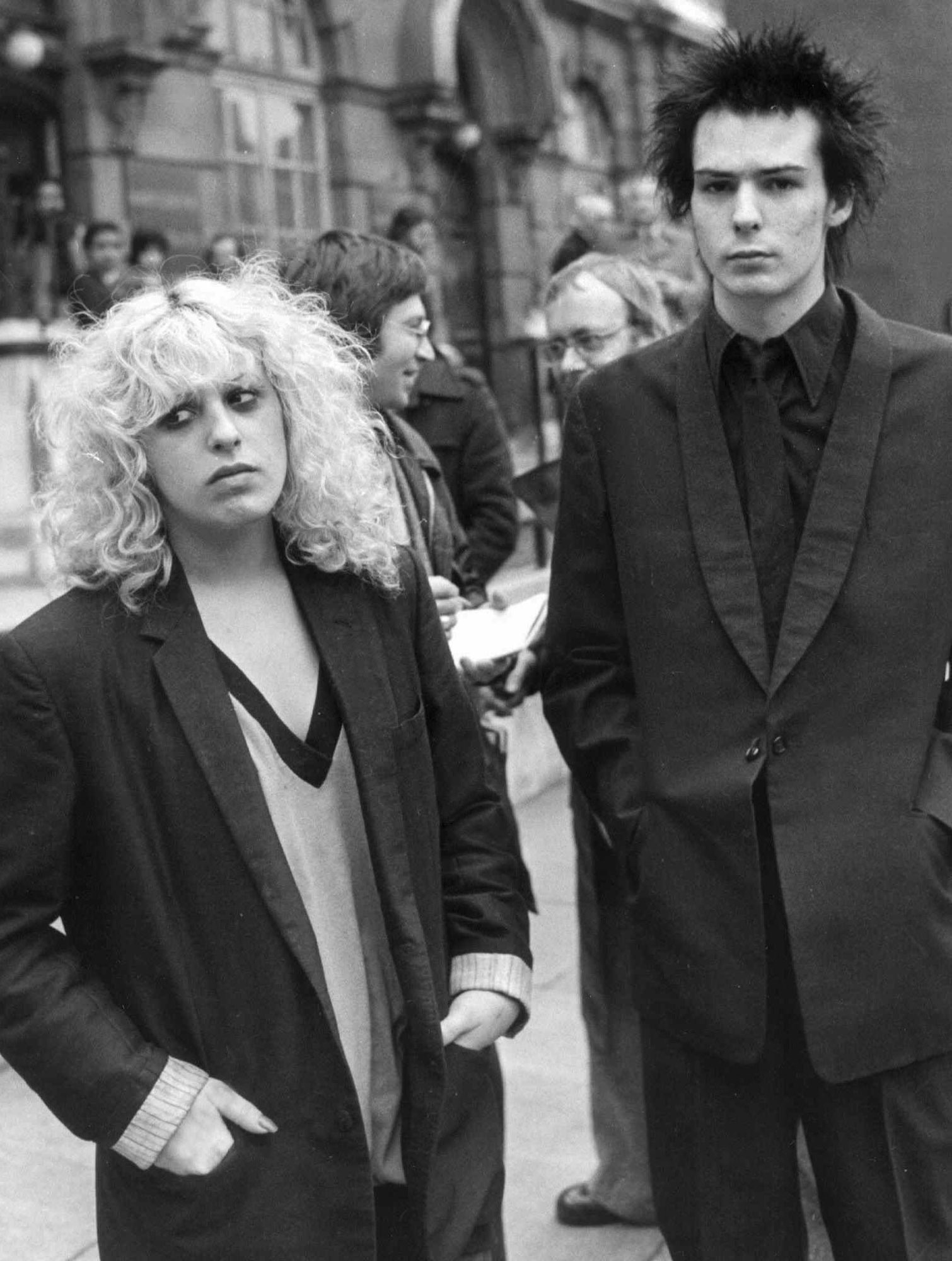 Sid Vicious, der Bassist der Sex Pistols, mit seiner Freundin Nancy Spungen, aufgenommen am 8. Februar 1978. Beide starben später an Überdosen.