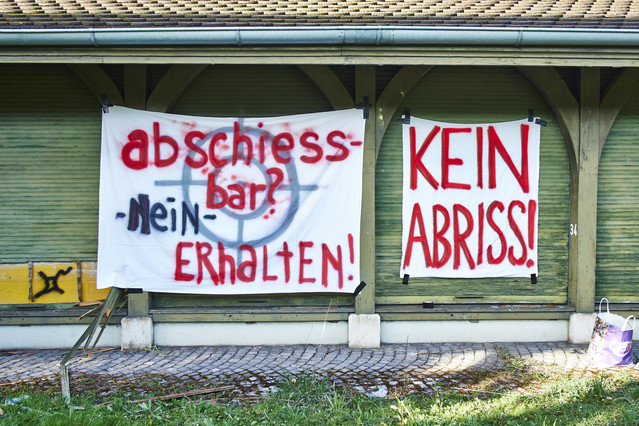 Polizei lässt Besetzer vorerst gewähren class=