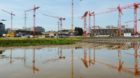 Die Bauarbeiten im Zuercher Glattpark laufen auf Hochtouren, am Dienstag, 2. Juli 2013, in Zuerich. (KEYSTONE/Steffen Schmidt