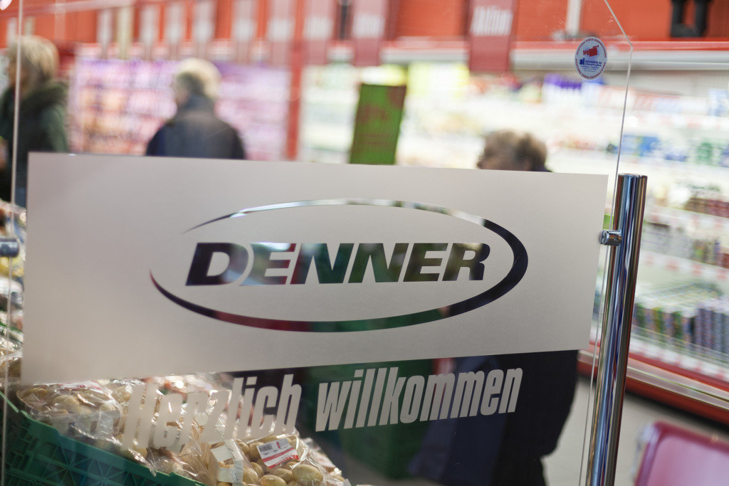 Denner importiert Coca-Cola aus Tschechien und senkt Preise | TagesWoche