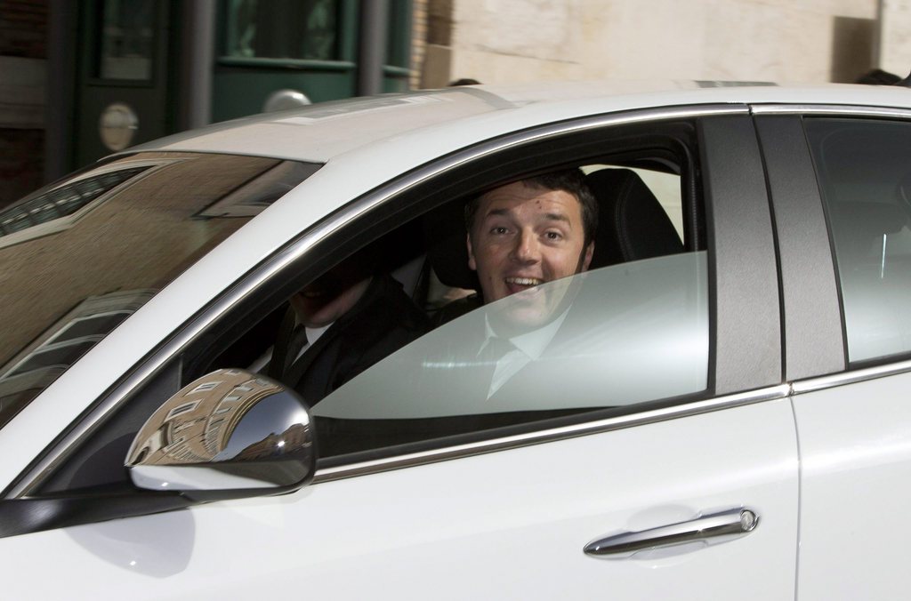 epaselect epa04083057 Italian designate premier Matteo Renzi  leaves Quirinale Palace by car in Rome, Italy, 17 February 2014. Florence Mayor and centre-left leader Matteo Renzi has been asked by Italian President Giorgio Napolitano to form a new governme