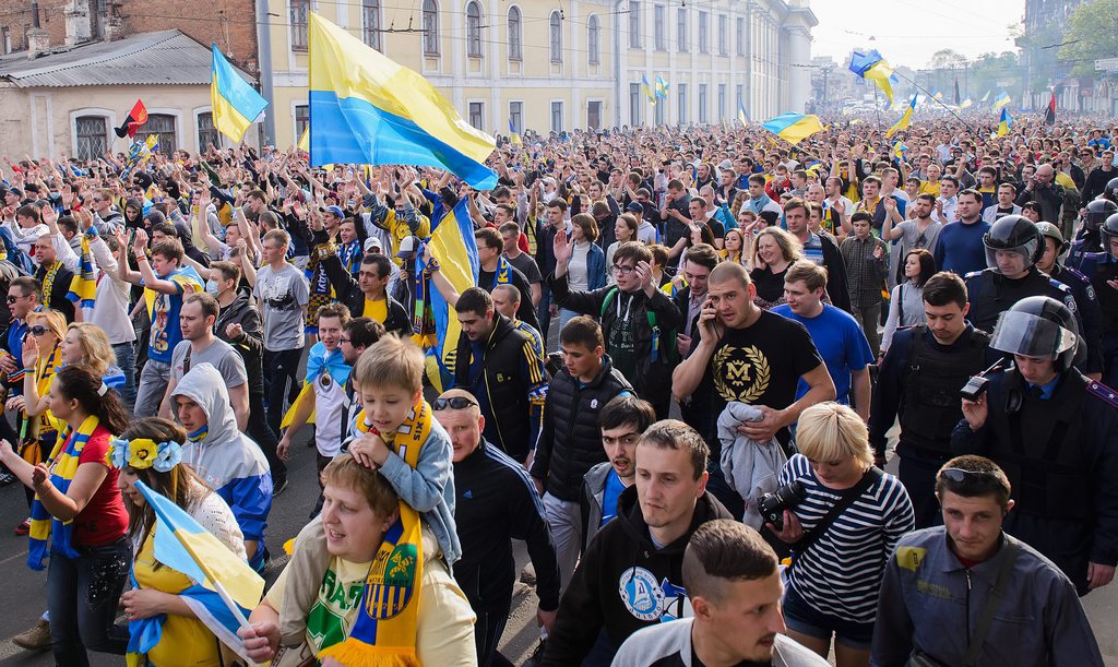 Gemeinsame Demonstration: Fans von Dnipro Dnipopetrovsk und Metalist Charkiv am 27. April 2014. (Bild: Keystone)