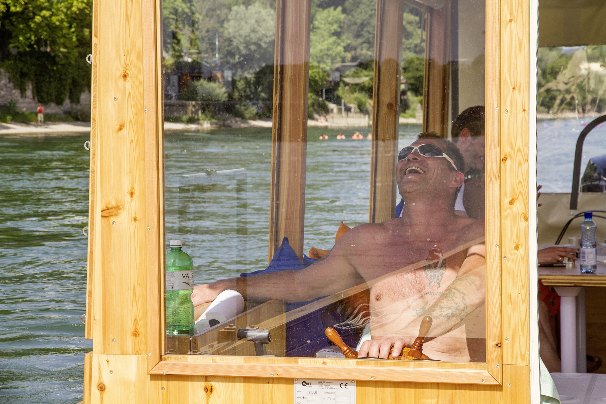 Richard Hagspiel ist auf dem Rhein in seinem Element. Sein ganzes Leben spielt sich im und am Wasser ab.