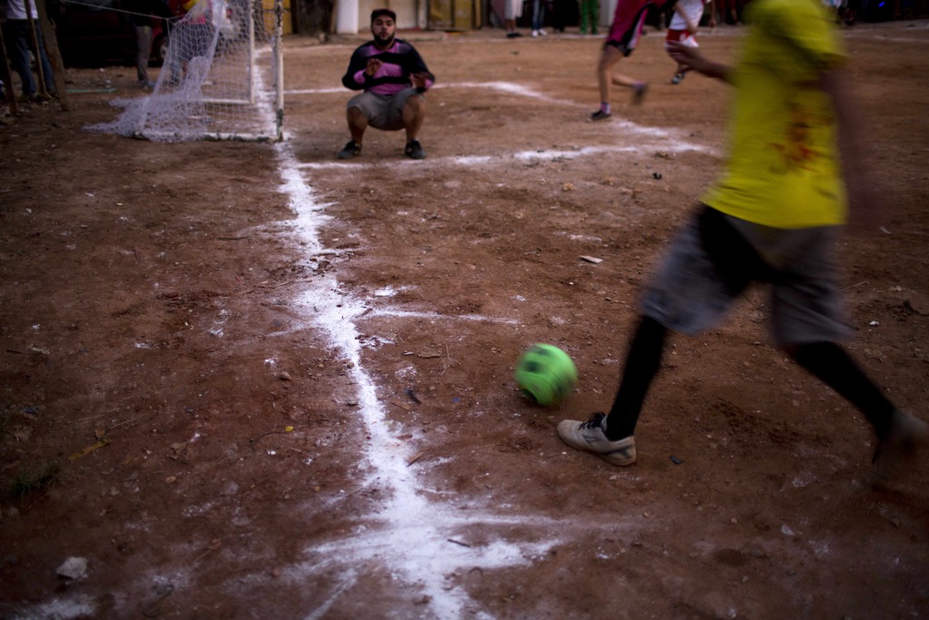 Fussball in der Favelao Moinho in São Paulo. Merkwürdigerweise hätten die Bewohner gerne ein günstigeres Stadion und dafür eine Schule gehabt. 