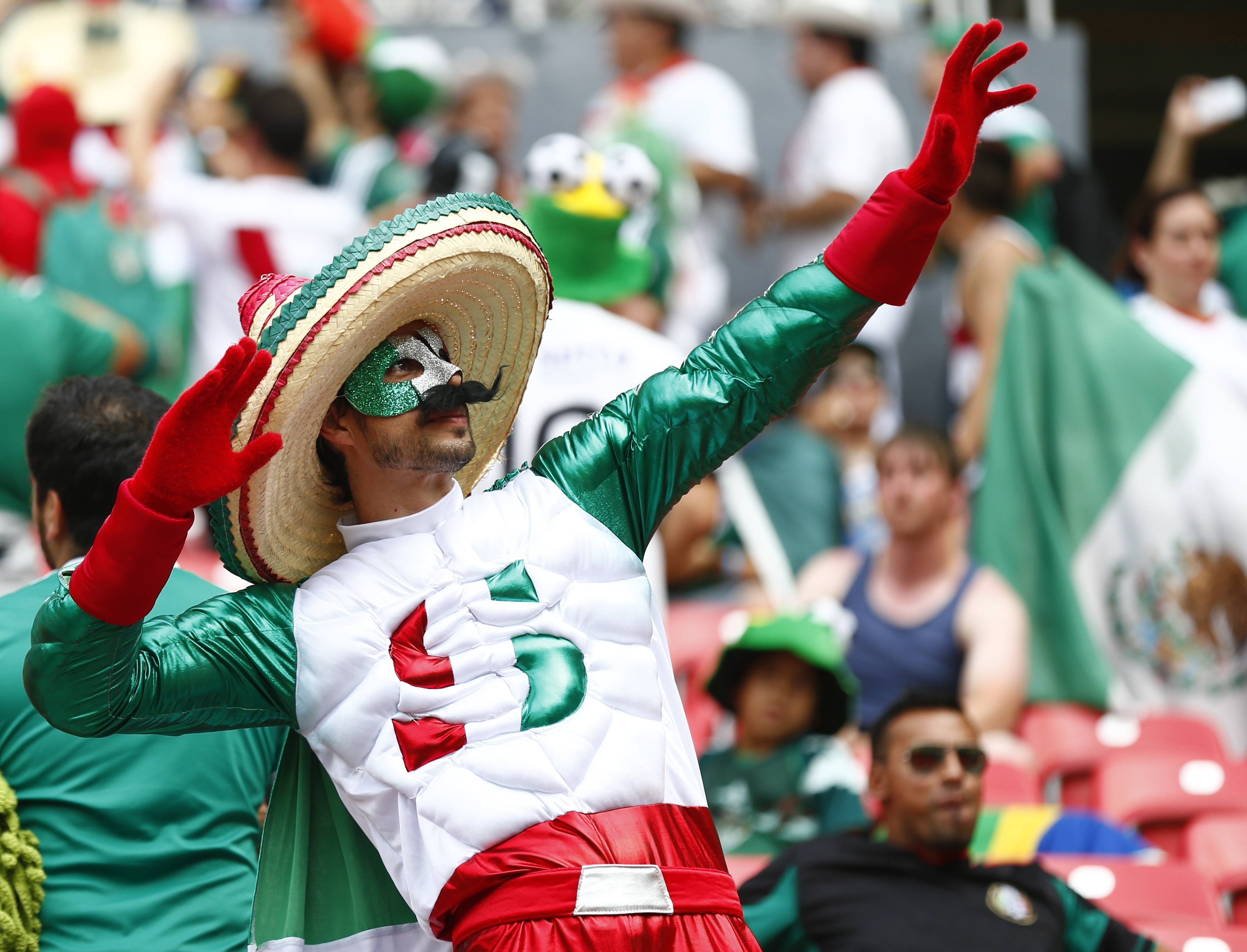 Государственным языком мексики является. Болельщики Мексики. Мексиканцы болельщики. Футбольные болельщики Мексики. Мексиканцы футбол.