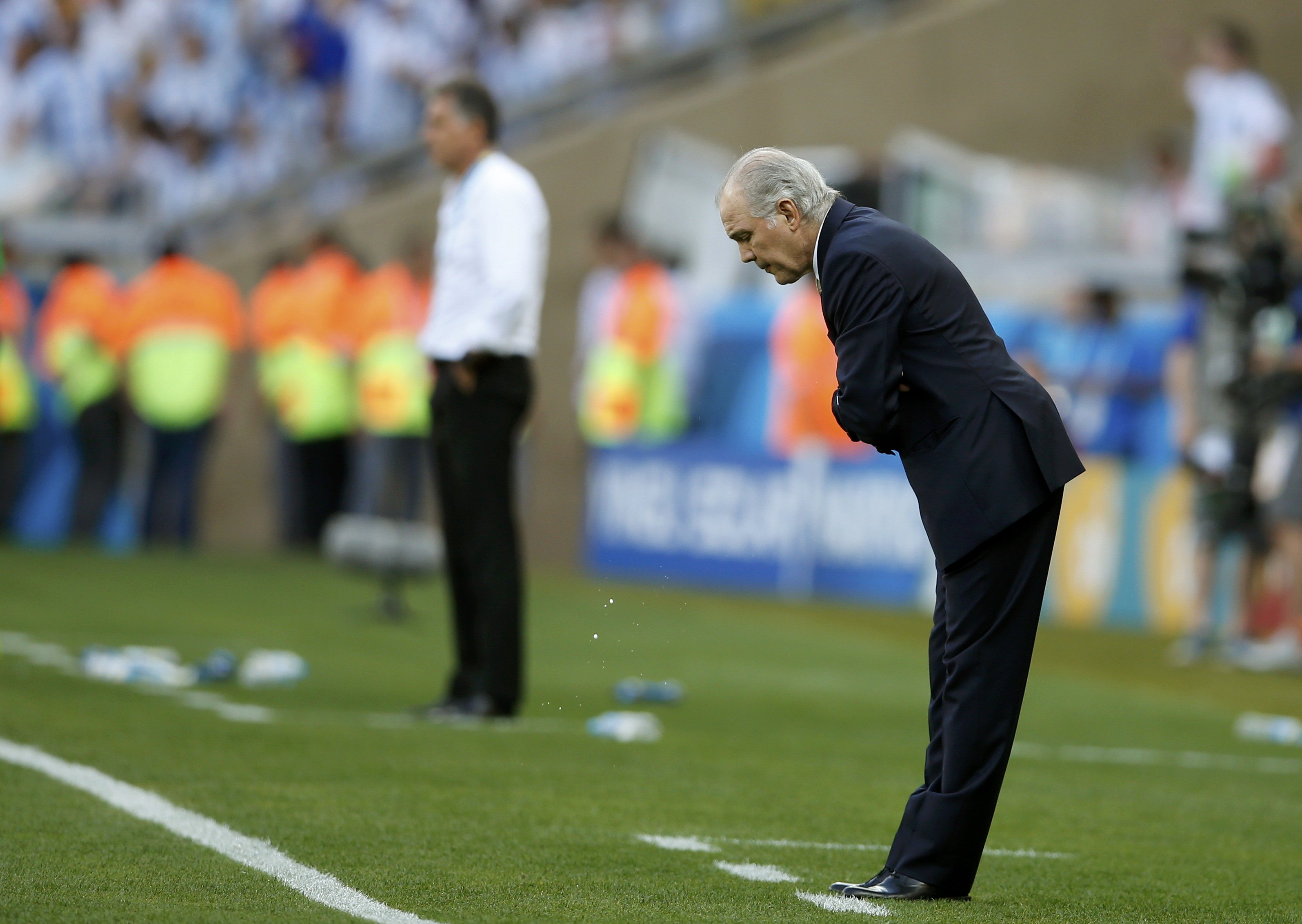 Argentina's coach Alejandro Sabella reacts during the 2014 World Cup Group F soccer match between Argentina and Iran at the the Mineirao stadium in Belo Horizonte June 21, 2014.  REUTERS/Sergio Perez (BRAZIL  - Tags: SOCCER SPORT WORLD CUP)  