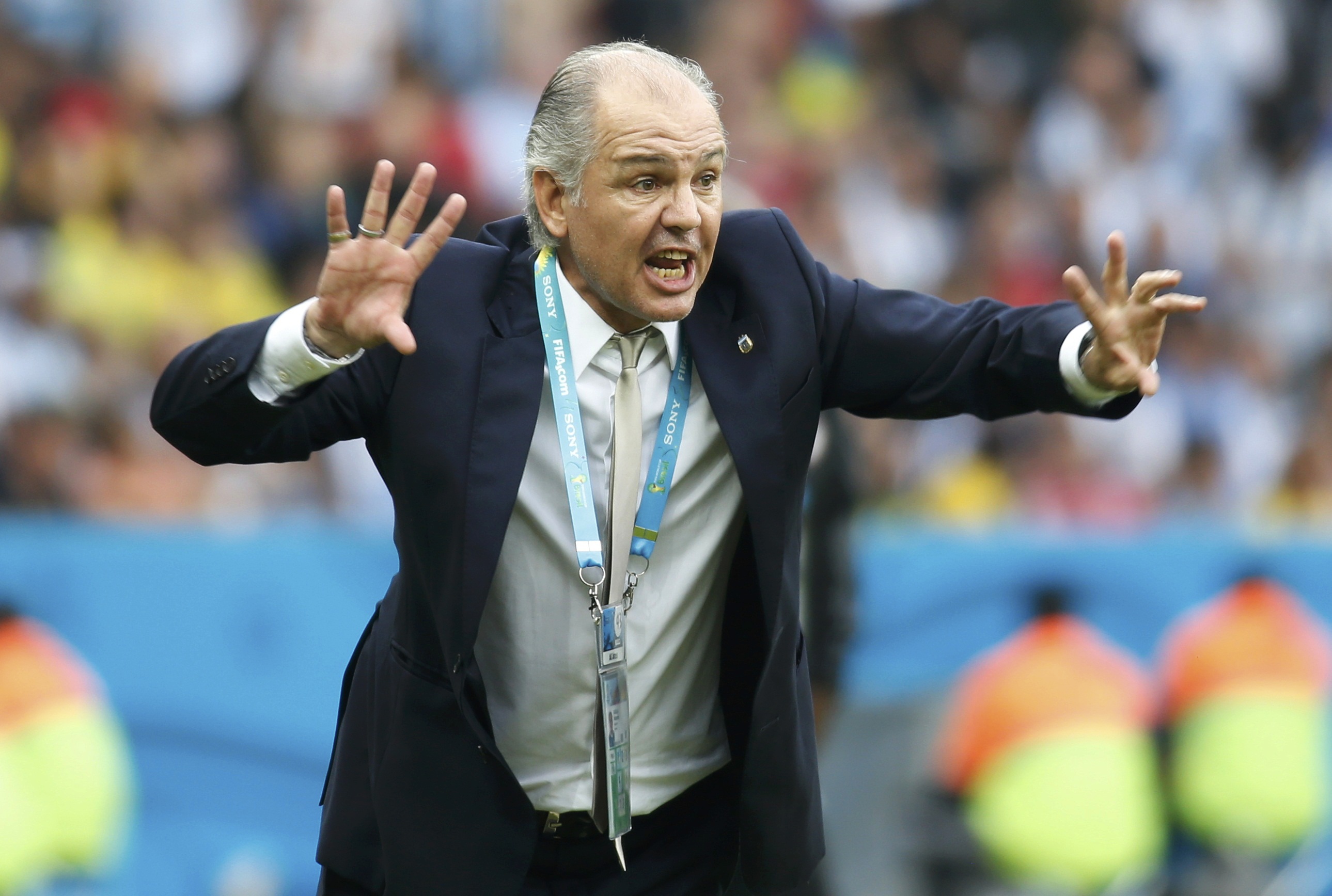 Argentina's coach Alejandro Sabella gestures during the 2014 World Cup Group F soccer match against Nigeria at the Beira Rio stadium in Porto Alegre June 25, 2014. REUTERS/Edgard Garrido (BRAZIL  - Tags: SOCCER SPORT WORLD CUP)  