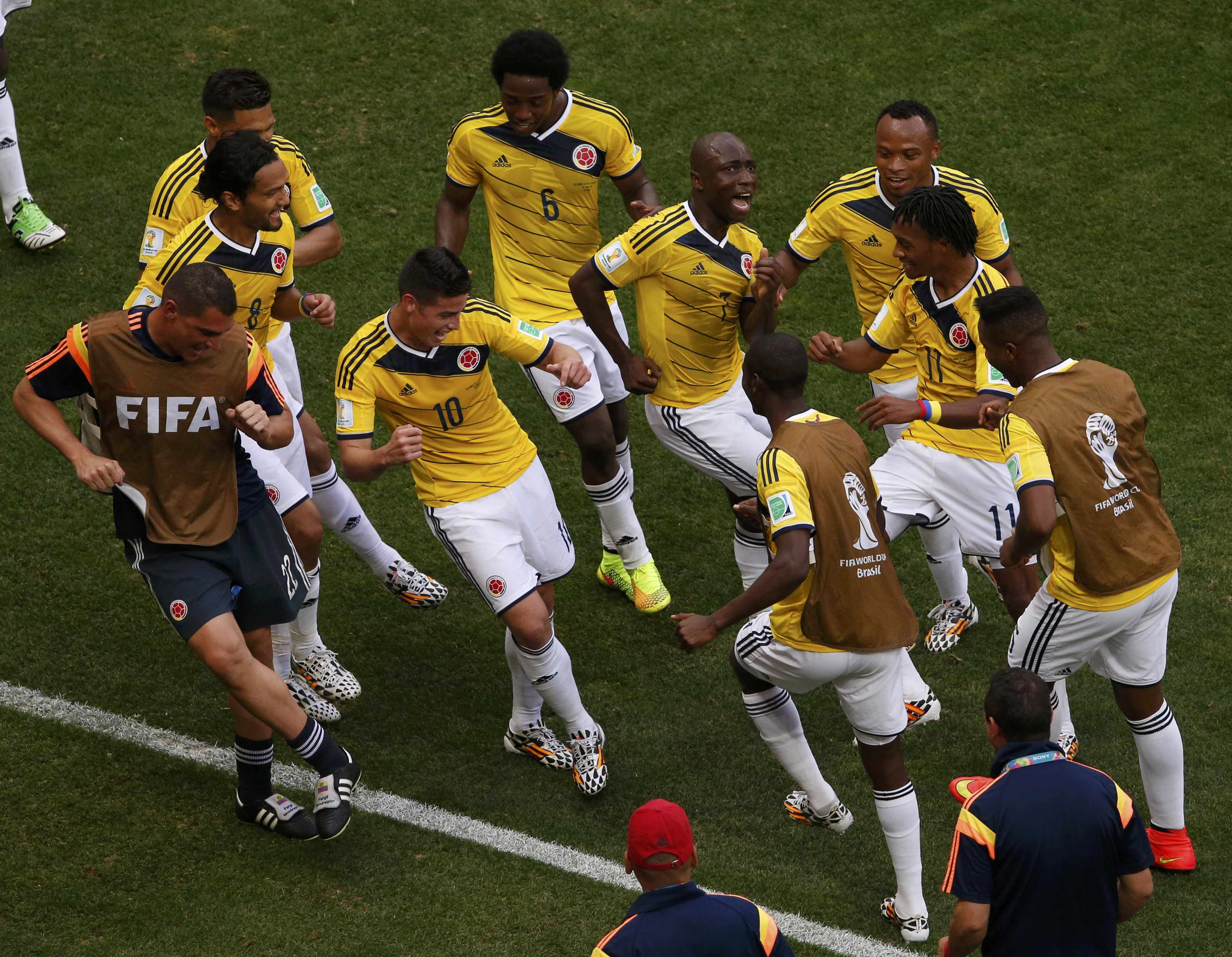 Colombia's James Rodriguez (4th L) celebrates by dancing with his teammates after scoring past Ivory Coast during their 2014 World Cup Group C soccer match at the Brasilia national stadium in Brasilia June 19, 2014.                       REUTERS/David Gra