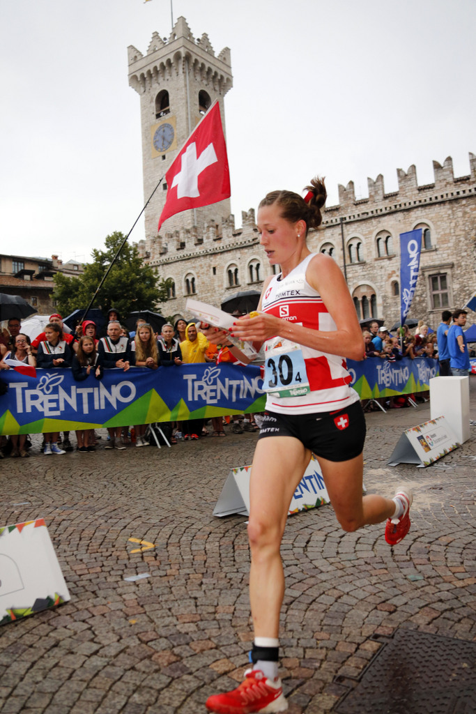 Planmässig: Judith Wyder unterwegs als Schlussläuferin auf dem Kurs der der gemischten Sprintstaffel in Trento, der mit einem Schweizer Sieg endete.