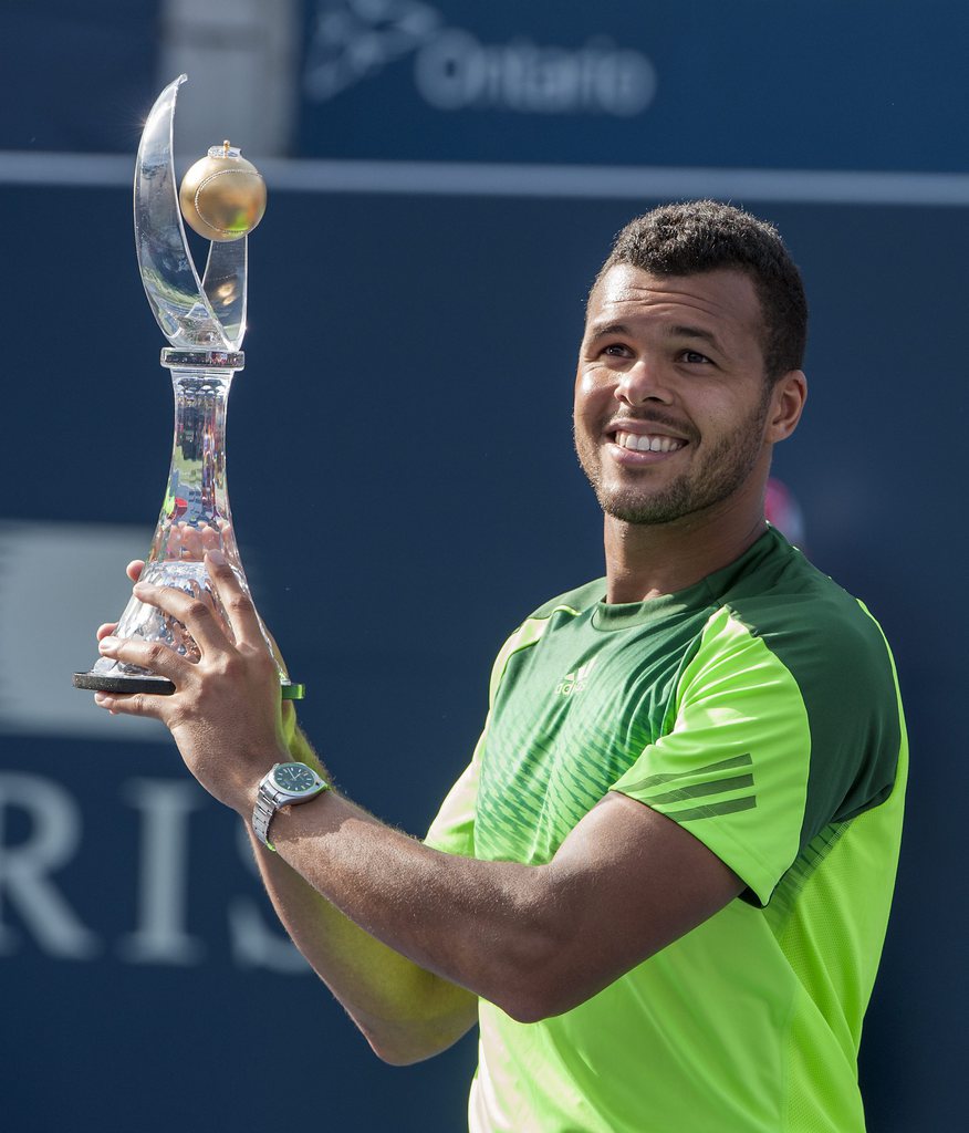 epa04348860 Jo-Wilfried Tsonga of France poses with the trophy after defeating Roger Federer of Switzerland in the final match of the Rogers Cup mens tennis tournament in Toronto, Canada, 10 August 2014.  EPA/WARREN TODA