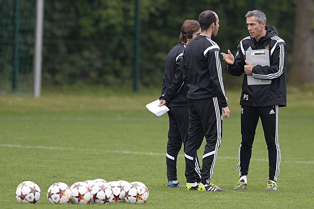 Basel's Portuguese head coach Paulo Sousa, right, during a training session in the St. Jakob-Park training area in Basel, Switzerland, on Tuesday, September 30, 2014. Switzerland's FC Basel 1893 is scheduled to play against Britains Liverpool FC in an UEF