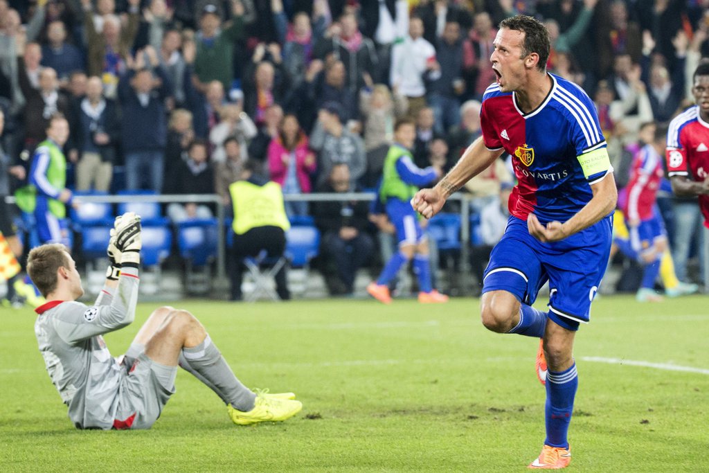 epa04427124 Basel's Marco Streller (R) celebrates after scoring the 1-0 lead during the UEFA Champions League group B soccer match between FC Basel 1893 and Liverpool FC at St. Jakob-Park stadium in Basel, Switzerland, 01 October 2014. EPA/PATRICK STRAUB