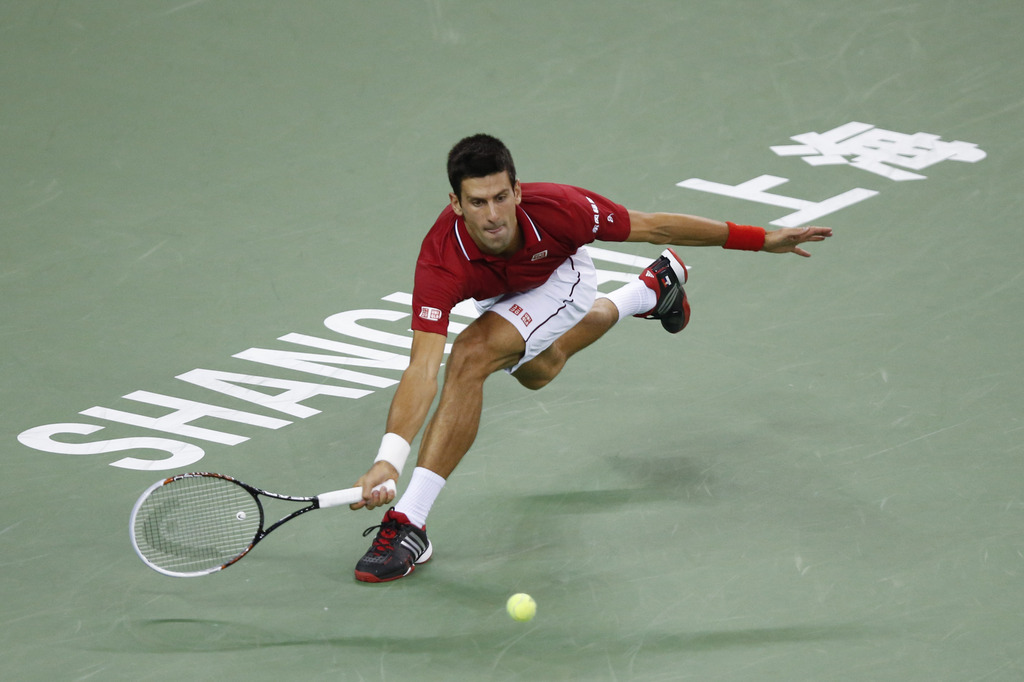 Novak Djokovic hatte im Halbfinal der Shanghai Masters gegen Roger Federer viel zu tun. Er unterlag spektakulär.