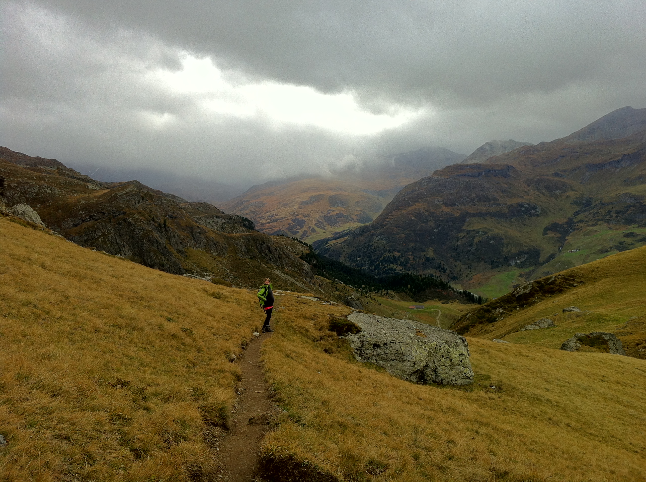 Wer sagt denn, dass es sich nur bei blauem Himmel wunderbar wandern lässt?