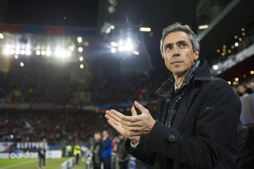 epa04476695 Basel's Coach Paulo Sousa during an UEFA Champions League group B matchday 4 soccer match between Switzerland's FC Basel 1893 and Bulgaria's PFC Ludogorets Razgrad in the St. Jakob-Park stadium in Basel, Switzerland, on Tuesday, November 4, 2014. EPA/ENNIO LEANZA