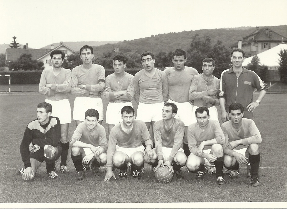 Sie bauten am Belchentunnel und spielten Fussball. Das Team der AC Virtus Liestal im Gründungsjahr 1961.