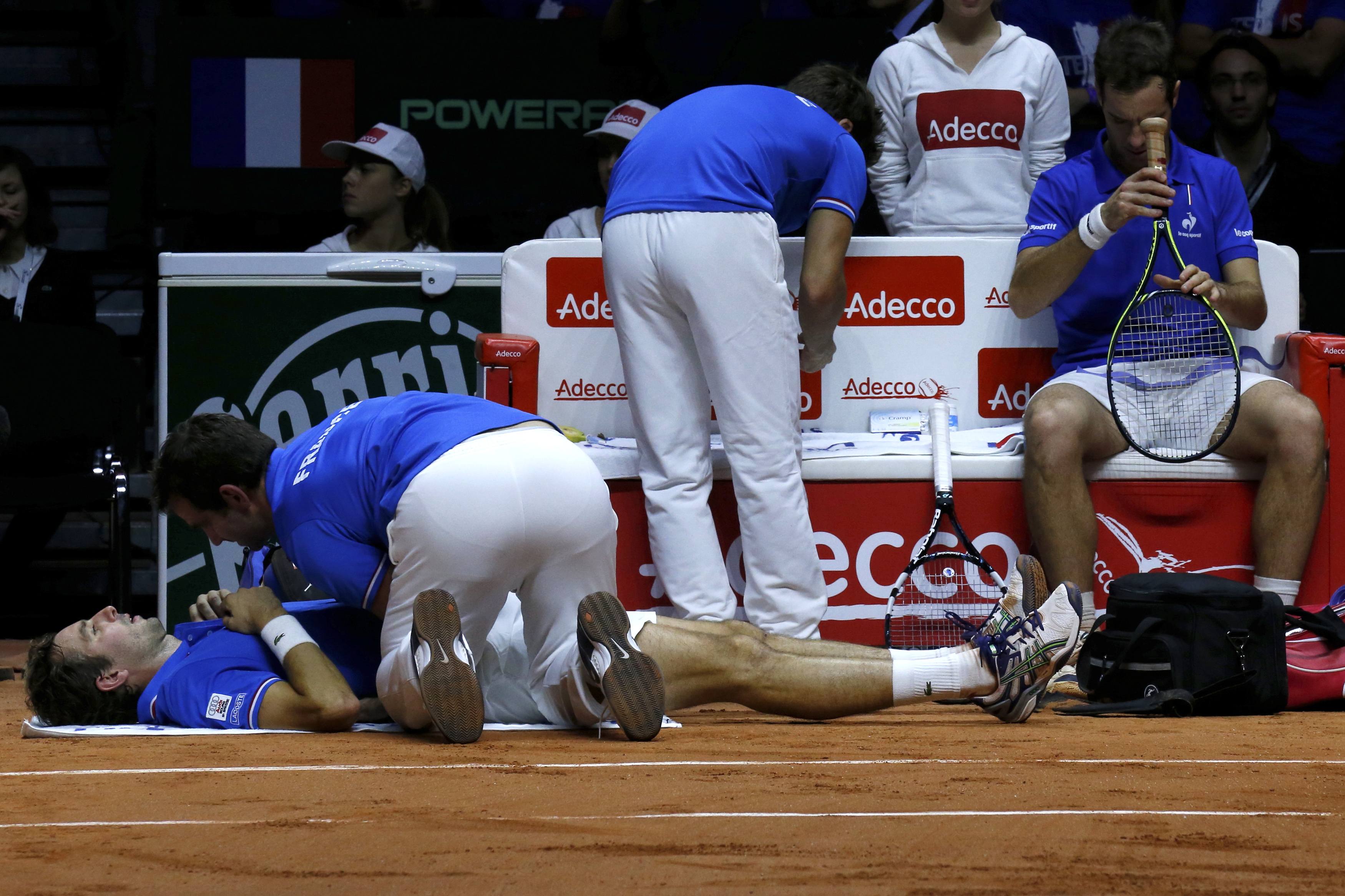 Die Franzosen Julien Benneteau (L)  und Richard Gasquet wurden vom Gespann Federer/Wawrinka in die Knie gezwungen.