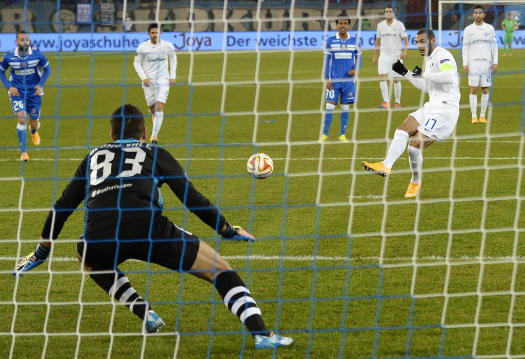 Zurich's Yassine Chihaoui, right, shoots a penalty to score 2-1 in an UEFA Europa League group stage soccer match between Switzerland's FC Zuerich and Cyprus FC Apollon Limassol in the Letzigrund stadium in Zurich Thursday, November 27, 2014. At Left Limassol's goalkeeper Bruno Vale. (KEYSTONE/Steffen Schmidt)