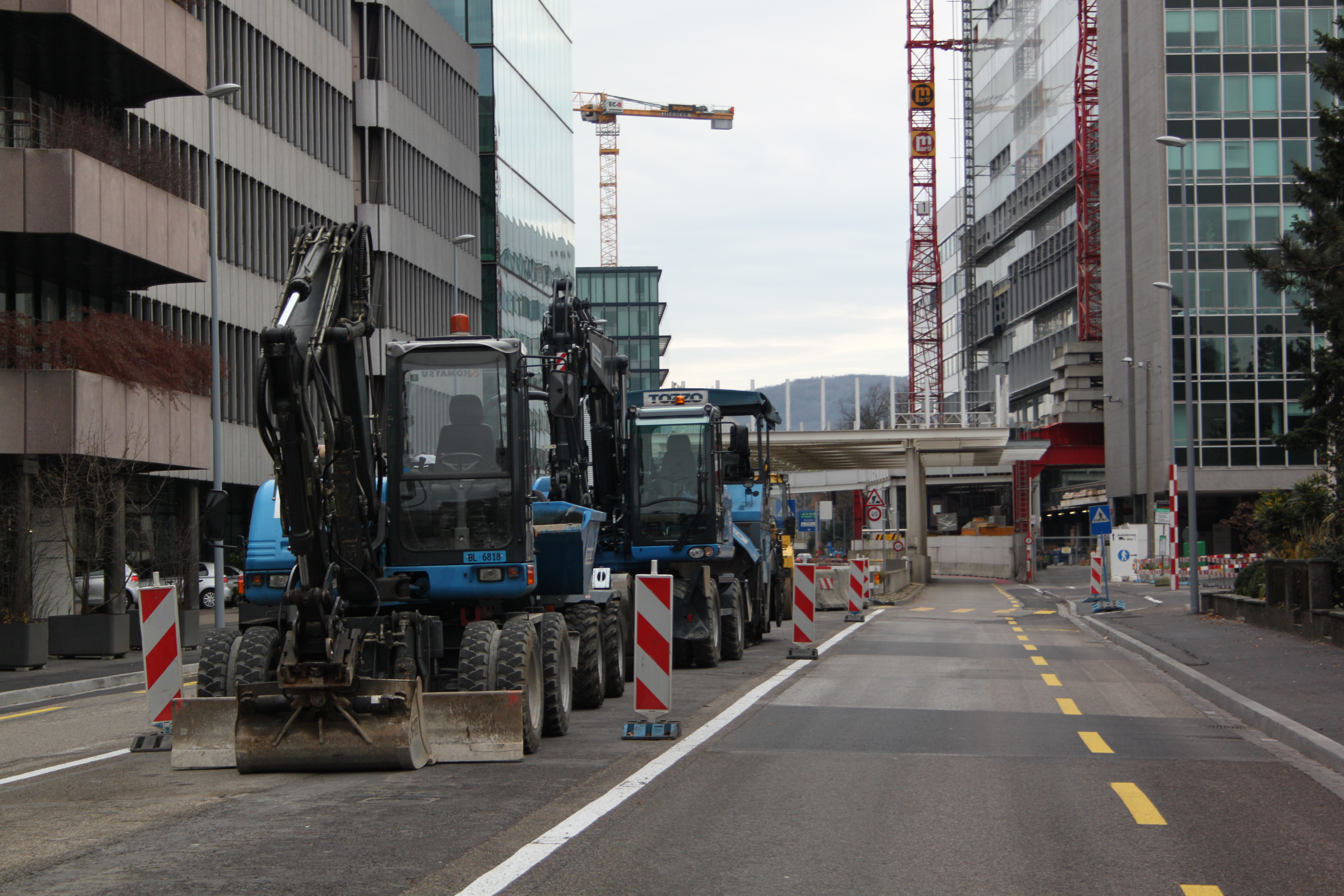 Im Herbst 2015 wird der Rocheturm bezugsfertig sein. Die daneben liegende Baustelle in der Grenzacherstrasse auch.