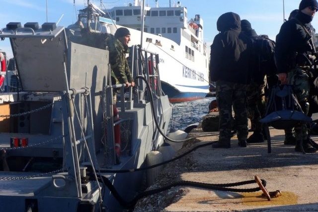 Schiff Mit Hunderten Fluchtlingen Vor Korfu Doch Nicht In Seenot eswoche