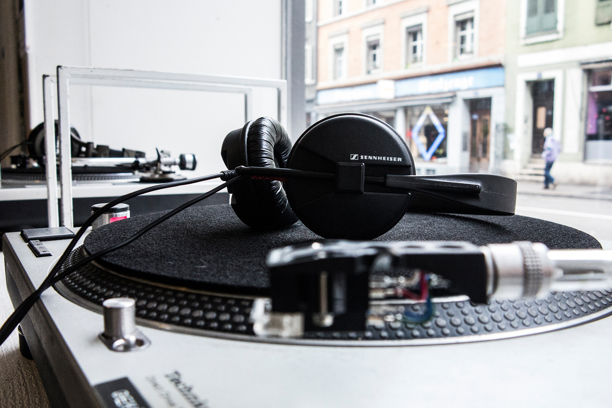 Der richtige Plattenspieler, der richtige Kopfhörer – ganz wichtig für DJs und Vinyl-Liebhaber.