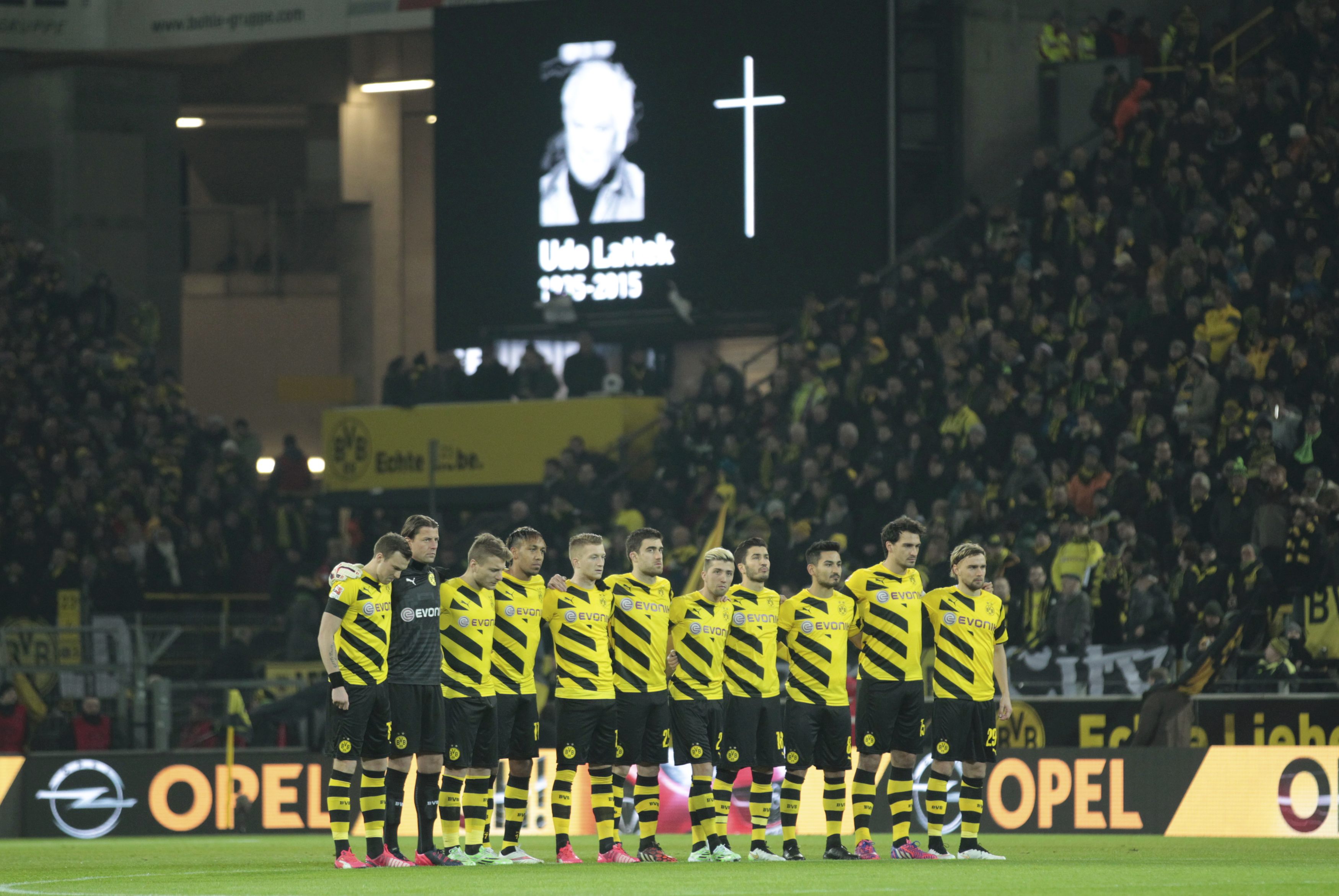 Borussia Dortmund's team lines up for a minute of silence for late former Bundesliga coach Udo Lattek before their German first division Bundesliga soccer match against FC Augsburg in Dortmund February 4, 2015. Lattek, the former coach of Bayern Munich, Borussia Moenchengladbach and Barcelona, has died at the age of 80 at a nursing home in Cologne on Wednesday. REUTERS/Ina Fassbender (GERMANY - Tags: SPORT SOCCER) DFL RULES TO LIMIT THE ONLINE USAGE DURING MATCH TIME TO 15 PICTURES PER GAME. IMAGE SEQUENCES TO SIMULATE VIDEO IS NOT ALLOWED AT ANY TIME. FOR FURTHER QUERIES PLEASE CONTACT DFL DIRECTLY AT   49 69 650050.
