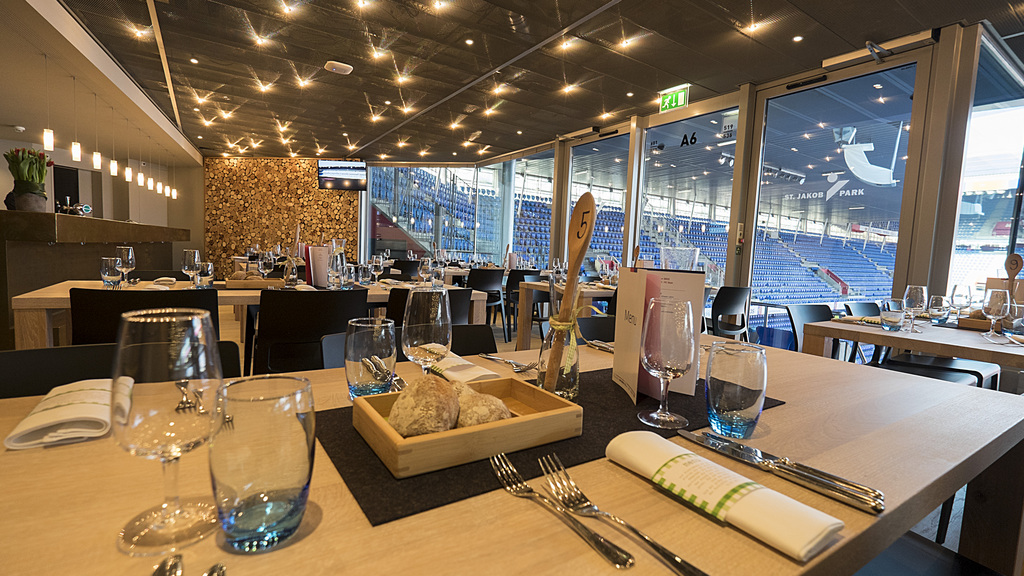 Die neue Event Box in den neuen Hospitality-Raeumlichkeiten im Stadion St. Jakob-Park in Basel, am Samstag, 14. Februar 2015. (KEYSTONE/Georgios Kefalas)