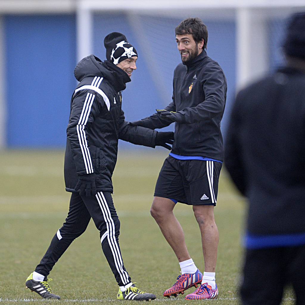 Paulo Sousa, Portuguese head coach of Switzerland's FC Basel, left and Matias Emilio Delgado, right, during a training session in the St. Jakob-Park training area in Basel, Switzerland, on Tuesday, February 17, 2015. Switzerland's FC Basel 1893 is scheduled to play against Portugal's FC Porto in an UEFA Champions League round of sixteen first leg soccer match on Wednesday, February 18, 2015. (KEYSTONE/Georgios Kefalas)