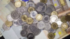 Swiss coins lying on Euro bills, pictured on June 12,2012. (KEYSTONE/Gaetan Bally)

Schweizer Geld auf Euro-Noten, aufgenomme