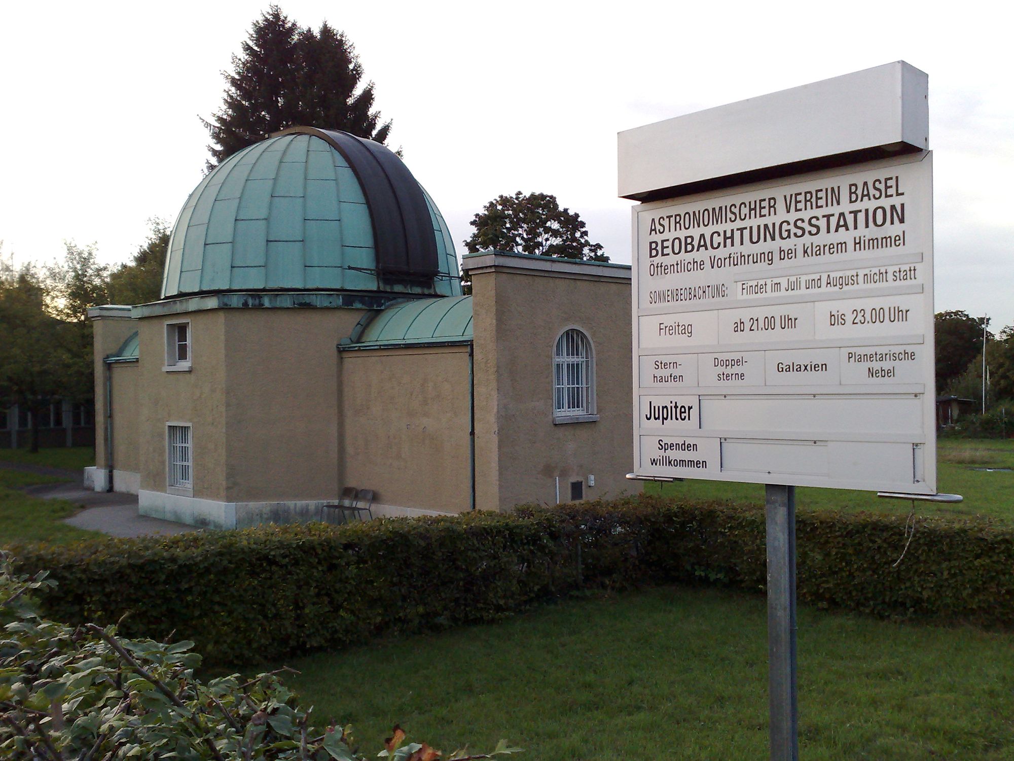 Die Basler Sternwarte auf dem Margarethenhügel. Jeden Freitag trifft sich hier der astronomische Verein.