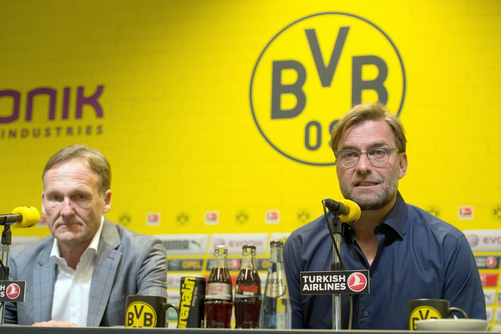 epa04705356 Juergen Klopp (R), head coach of German Bundesliga soccer team Borussia Dortmund, sits next to Borussia Dortmund's General Manager Hans-Joachim Watzke during a press conference at Signal Iduna Park in Dortmund, Germany, 15 April 2015. The club has agreed to Klopp's request for an early release from his contract after this season, a representative for the club said today. EPA/FEDERICO GAMBARINI