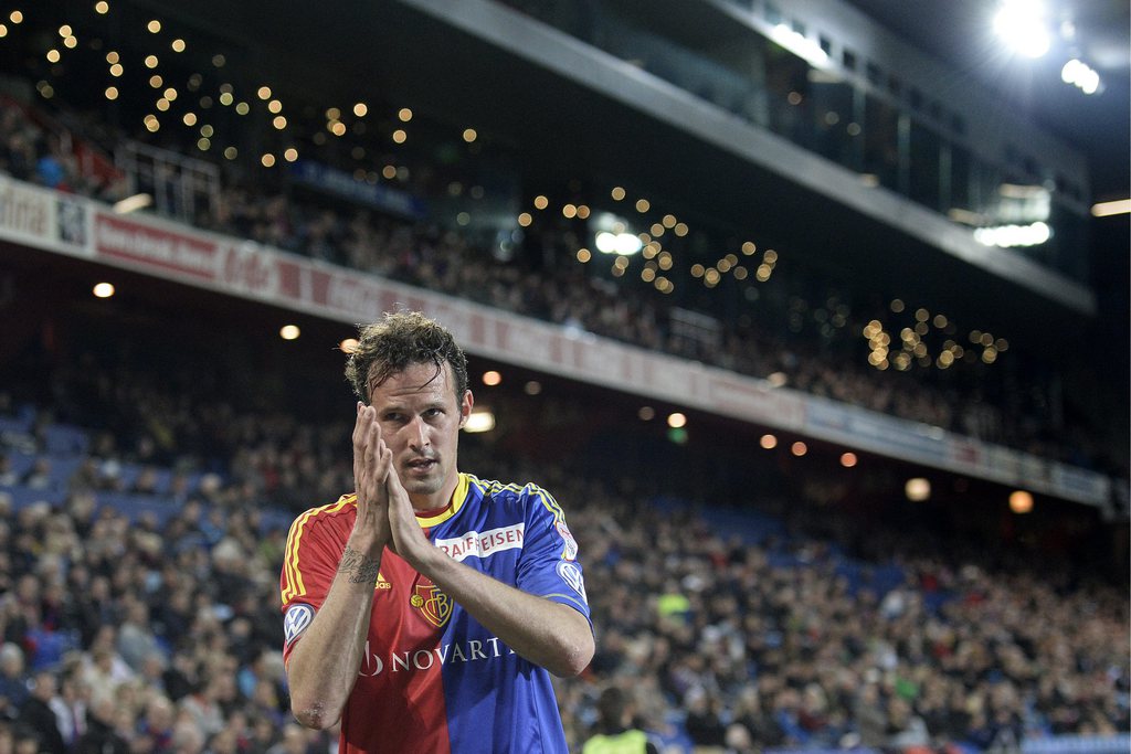 Basel's Marco Streller thanks the fans after his substitution during the Super League soccer match between FC Basel and FC Lausanne-Sport at the St. Jakob-Park stadium in Basel, Switzerland, on Thursday, May 16, 2013. (KEYSTONE/Georgios Kefalas)