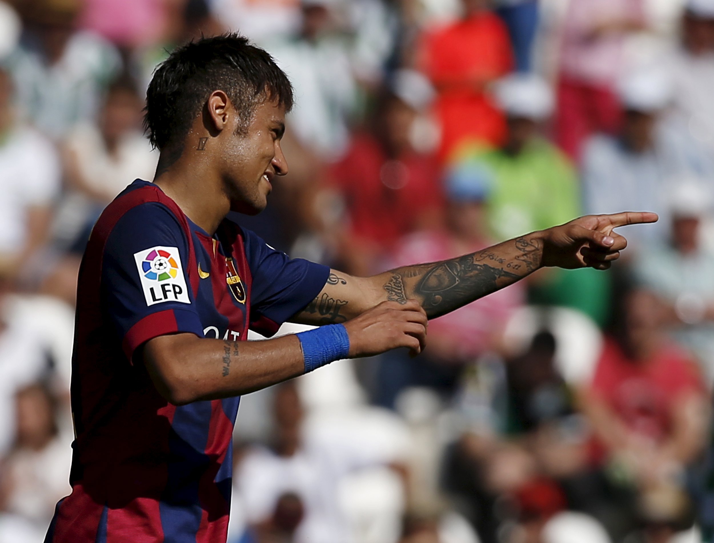 Barcelona's Neymar celebrates after scoring a goal against Cordoba during their Spanish first division soccer match at El Arcangel stadium in Cordoba, Spain, May 2, 2015. REUTERS/Javier Barbancho