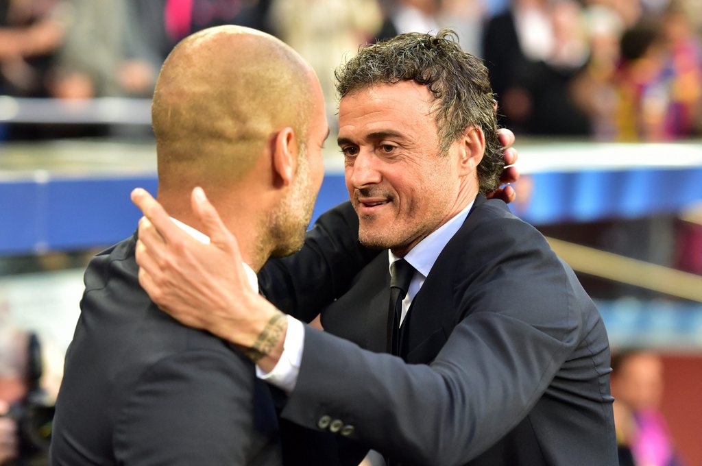 epa04736010 FC Barcelona's head coach Luis Enrique (R) embraces his counterpart Pep Guardiola (L) of Bayern Munich prior the UEFA Champions League semifinal first leg match between FC Barcelona and Bayern Munich at Nou Camp stadium in Barcelona, Spain, 06 May 2015. EPA/PETER KNEFFEL