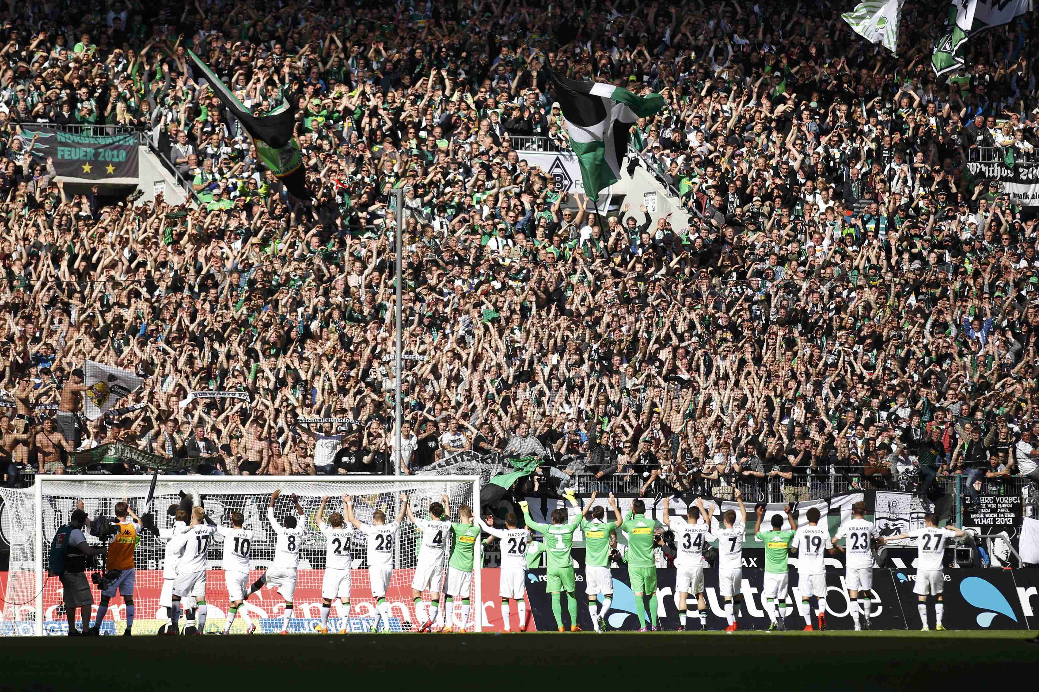 Borussia Moenchengladbach players celebrate after winning their Bundesliga first division soccer match against Bayer Leverkusen in Moenchengladbach, Germany May 9, 2015. Moenchengladbach won the match 3-0. REUTERS/Ina Fassbender. DFL RULES TO LIMIT THE ONLINE USAGE DURING MATCH TIME TO 15 PICTURES PER GAME. IMAGE SEQUENCES TO SIMULATE VIDEO IS NOT ALLOWED AT ANY TIME. FOR FURTHER QUERIES PLEASE CONTACT DFL DIRECTLY AT + 49 69 650050