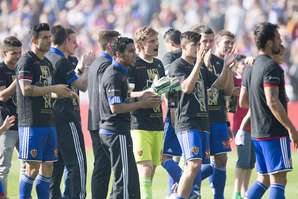 FC Basel's team cheers after the Super League championship match FC Basel against BSC Young Boys and after winning the championship at the St. Jakob-Park stadium in Basel, Switzerland, Sunday, May 17, 2015. (KEYSTONE/Georgios Kefalas)