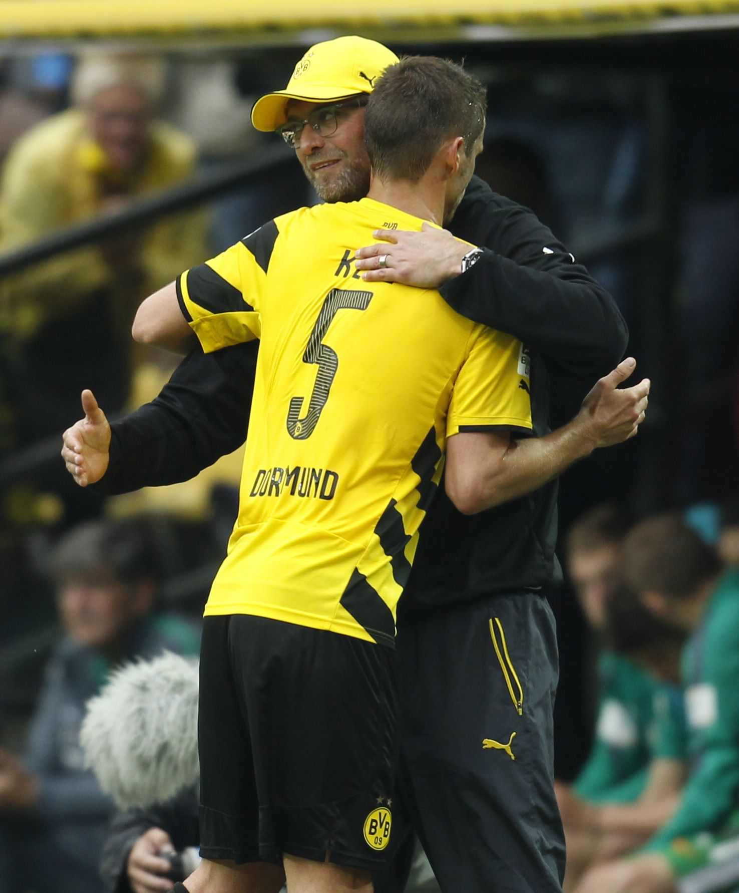 Borussia Dortmund's coach Juergen Klopp hugs Sebastian Kehl (R) during their team's first division Bundesliga soccer match against Werder Bremen in Dortmund, Germany May 23, 2015. Dortmund won the match 3-2. REUTERS/Ina Fassbender. DFL RULES TO LIMIT THE ONLINE USAGE DURING MATCH TIME TO 15 PICTURES PER GAME. IMAGE SEQUENCES TO SIMULATE VIDEO IS NOT ALLOWED AT ANY TIME. FOR FURTHER QUERIES PLEASE CONTACT DFL DIRECTLY AT + 49 69 650050