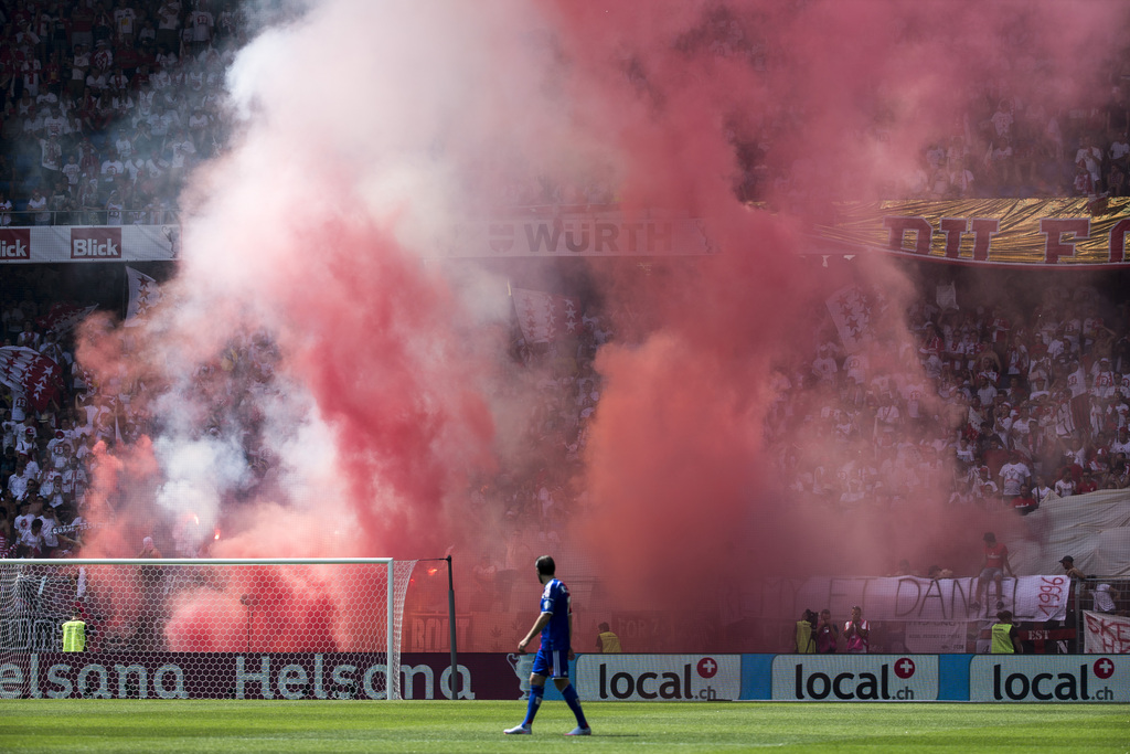 Referee Nikolay Haenni ordered a break after supporters of FC Sion burned fireworks during the Swiss Cup final soccer match between FC Basel and FC Sion at the St. Jakob-Park stadium in Basel, Switzerland, Sunday, June 7, 2015. (KEYSTONE/Patrick Straub)