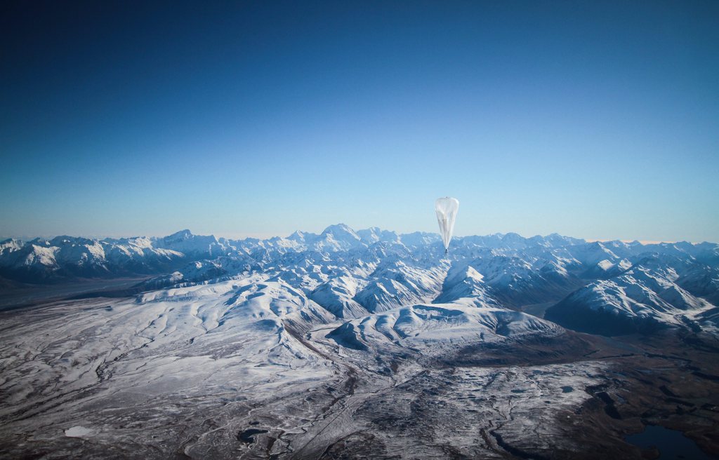 So lasset das Internet vom Himmel regnen: Ein Ballon von Google bei einem Testflug in den Alpen Neuseelands 2013.