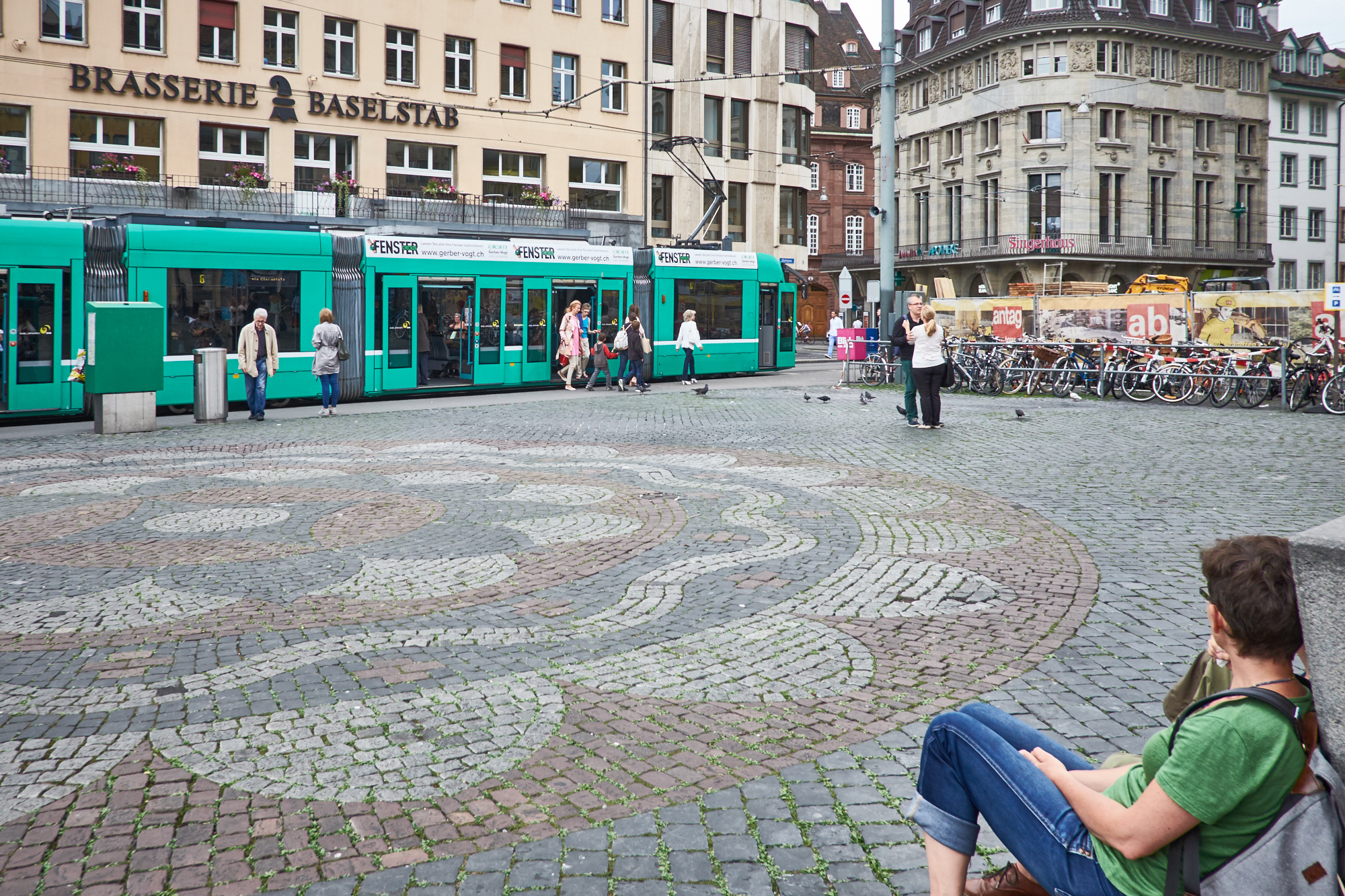 Zeitigt das Dasein einer vernachlässigten überdimensionierten Verkehrsinsel: der Basler Markplatz.