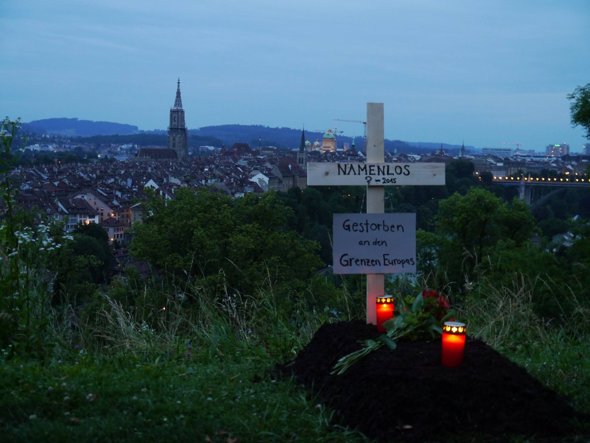 «Gestorben an den Grenzen Europas»: Namenloses Grab am Rosengarten in Bern, entdeckt am vergangenen Sonntag.