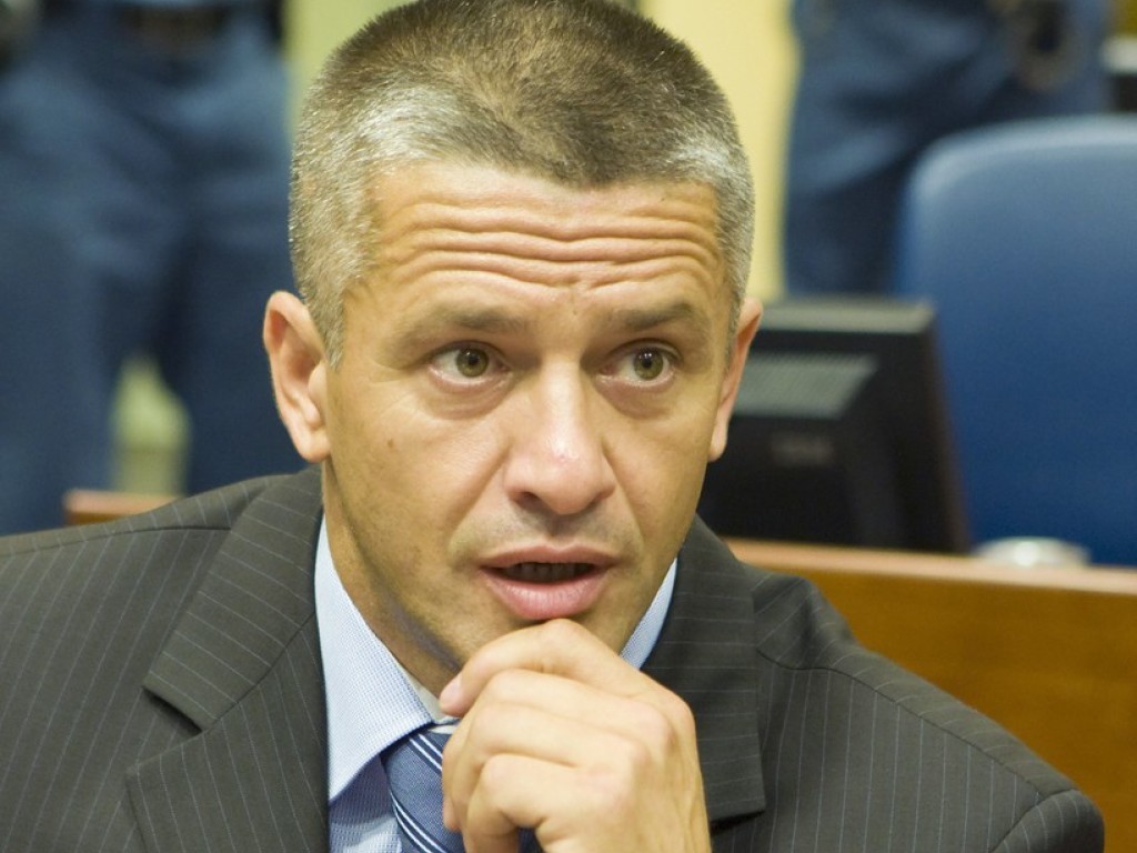 Босниец насер орич. Xentro fee armagan oric. Насер орич мусульманин. Насер орич мусульманин. Насер орич.