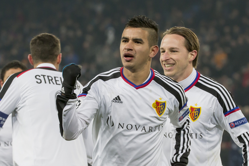 Basel's Derlis Gonzalez, center, celebrates with his team mate Luca Zuffi, right, and Marco Streller, left, during an UEFA Champions League round of sixteen first leg soccer match between Switzerland's FC Basel 1893 and Portugal's FC Porto in the St. Jakob-Park stadium in Basel, Switzerland, on Wednesday, February 18, 2015. (KEYSTONE/Patrick Straub)