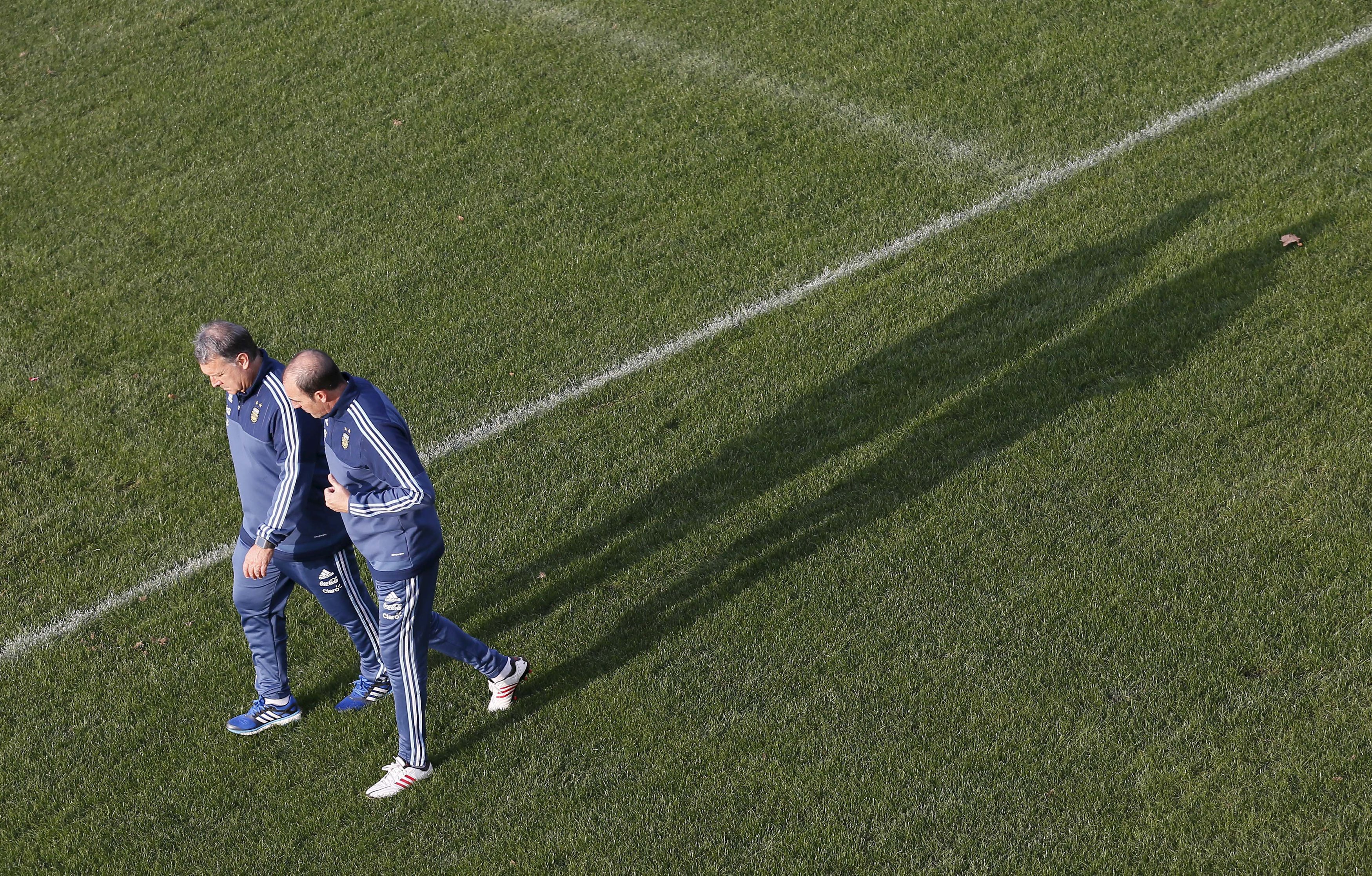 Argentina's national team coach Gerardo Martino (L) walks with his assistant during a training session during the Copa America soccer tournament in Vina del Mar, Chile June 27, 2015. REUTERS/Rodrigo Garrido