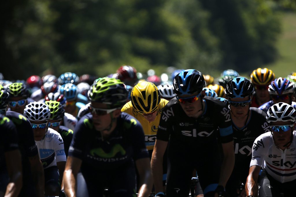 epa04847556 Picture made available 15 July 2015 show Team Sky rider Christopher Froome (C) of Great Britain, wearing the overall leader's yellow jersey, in action inside the pack of riders during the 10th stage of the 102nd edition of the Tour de France 2015 cycling race, over 167km between Tarbes and La Pierre-Saint-Martin, France, 14 July 2015. EPA/YOAN VALAT