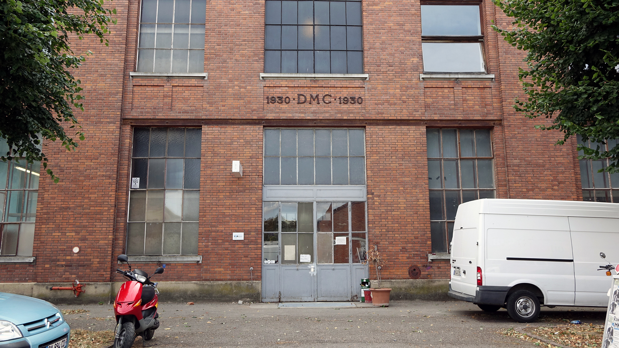Gebäude 75 beheimatet den Verein motoco mit seinen Werkstätten und Ateliers.